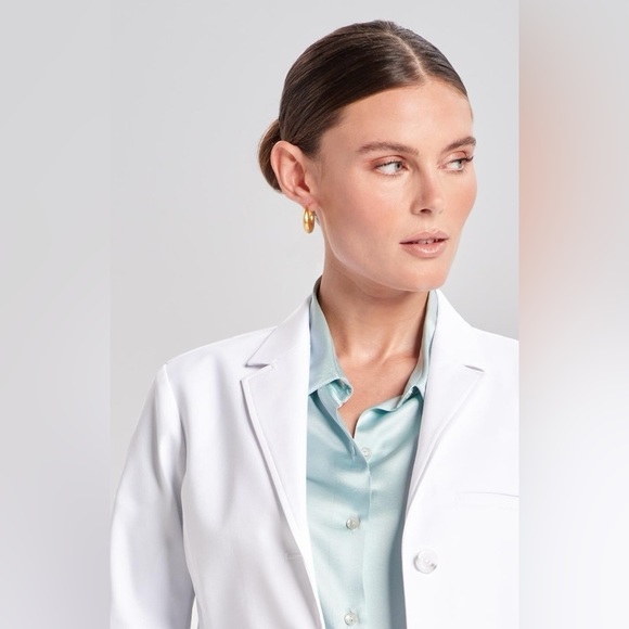 Medelita Women's Rebecca Slim Fit 33 1/4" Lab Coat size 6. Excellent condition! - Picture 5 of 8